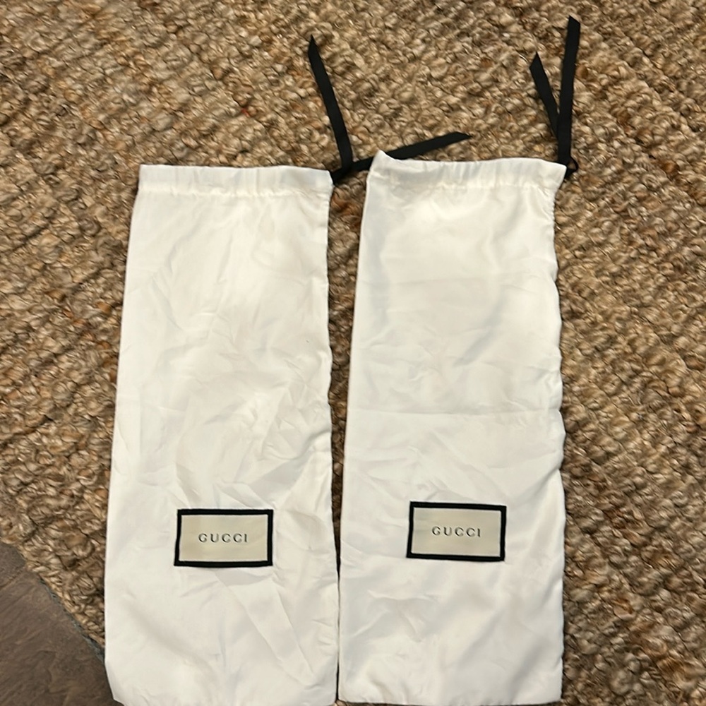 Set of Gucci shoe bags with drawstring